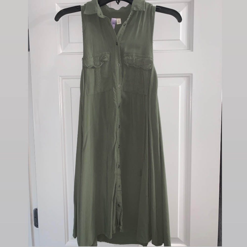 Sleeveless shirt dress